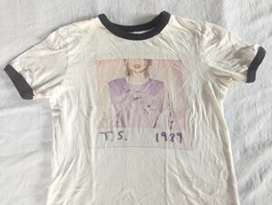 Taylor Swift Size XS 1989 Tour Polaroid Album CD Cover T-Shirt Eras Tour Swiftie